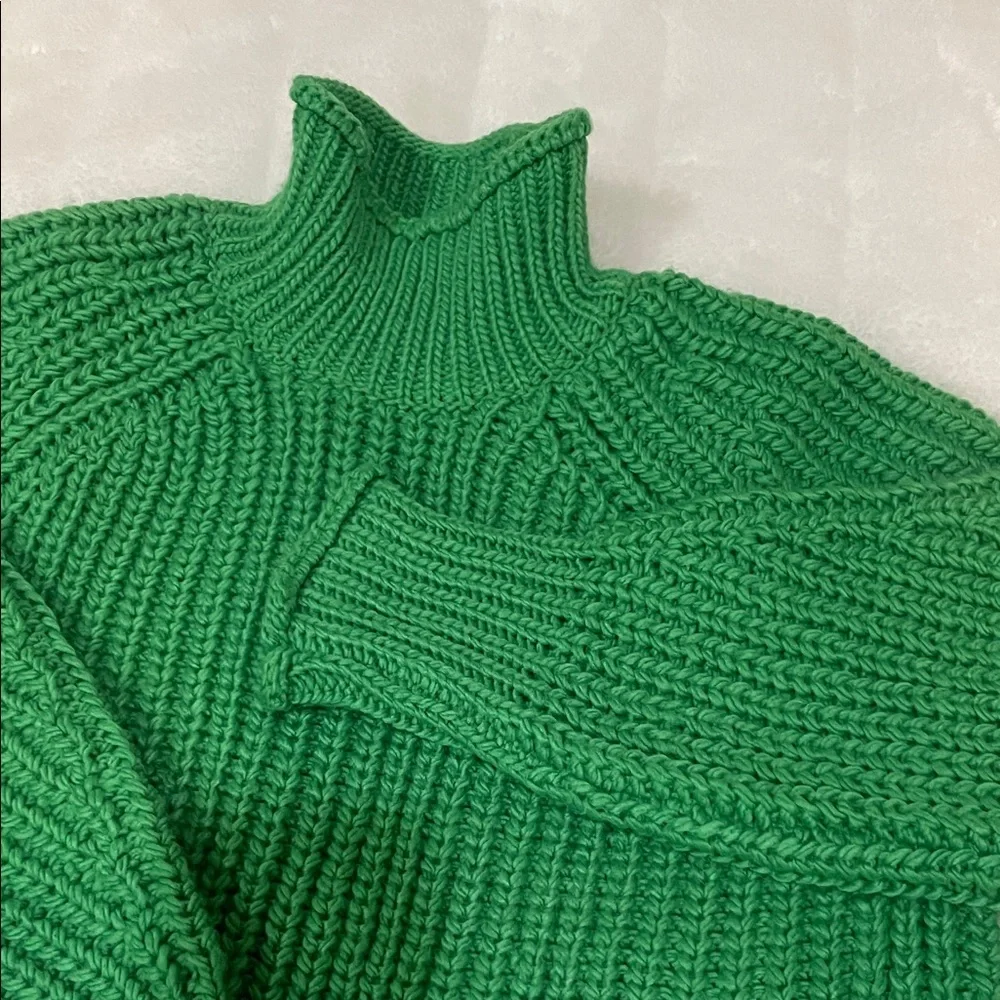H&M Emerald Green Turtleneck Sweater - Picture 2 of 7